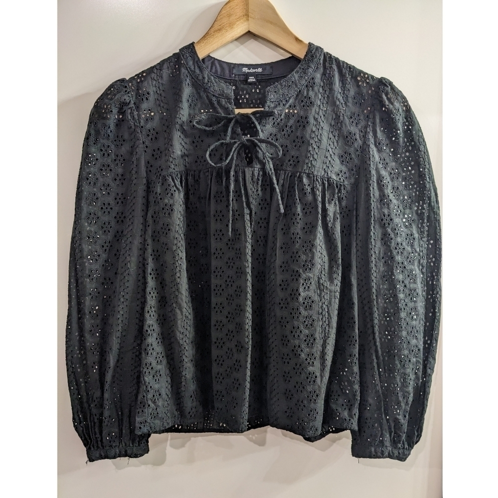 Madewell | Eyelet Double-Tie Peasant Top in Black - Picture 5 of 10